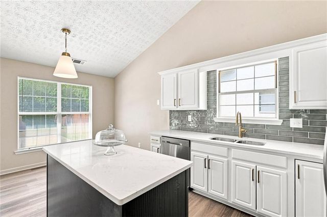 2762 Hillvale Cove Way, Lithonia, GA 30058