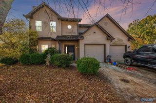 103 Kestrel Court SW, Huntsville, AL 35824