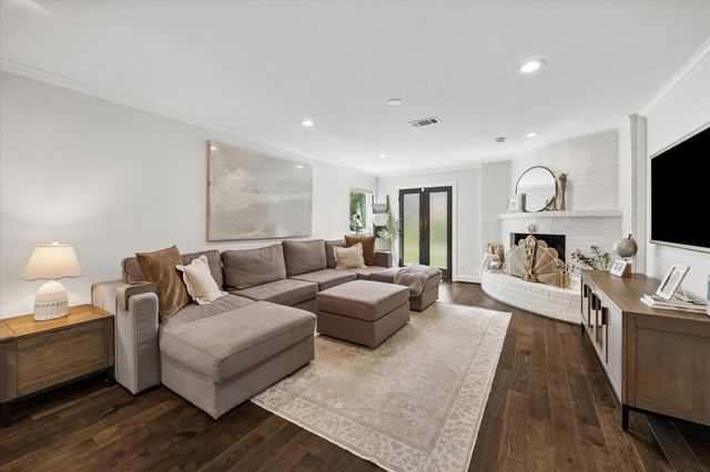 215 Greenpark Drive, Houston, TX 77079
