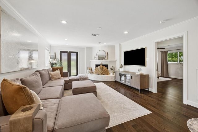 215 Greenpark Drive, Houston, TX 77079