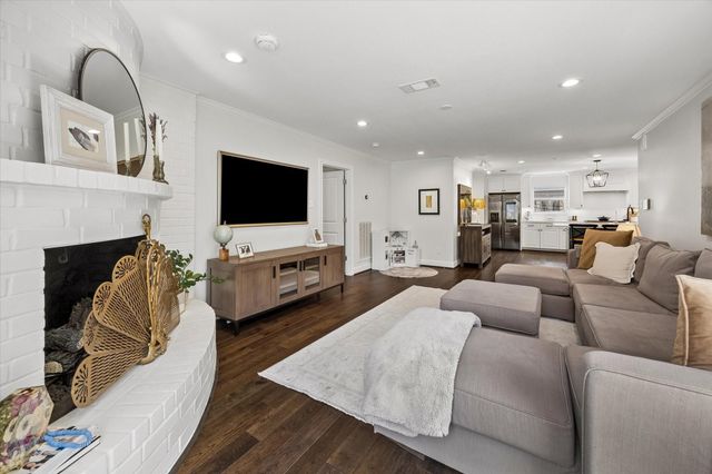 215 Greenpark Drive, Houston, TX 77079