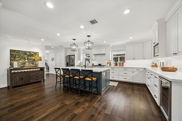 215 Greenpark Drive, Houston, TX 77079