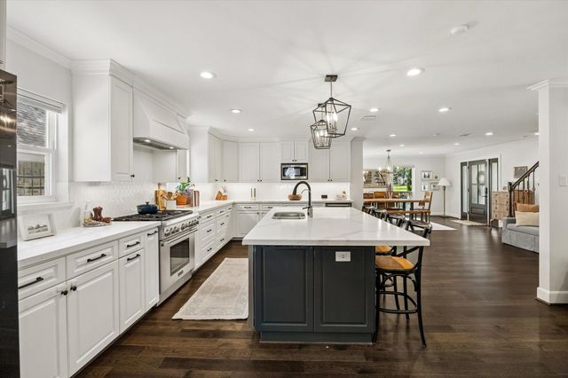 215 Greenpark Drive, Houston, TX 77079