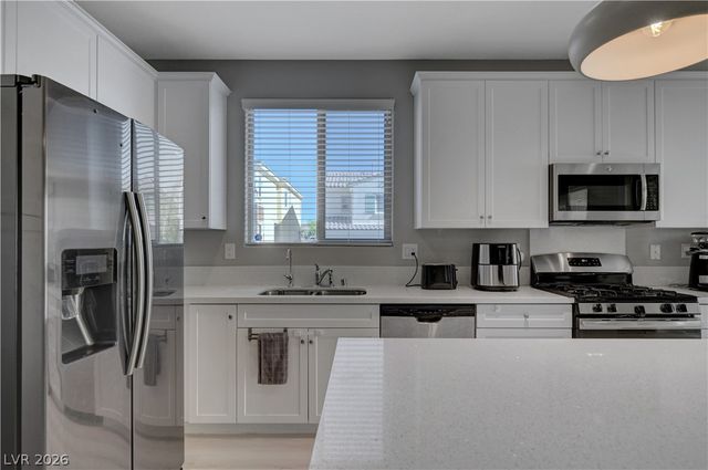 5822 West Amber Mesa Street, Las Vegas, NV 89148