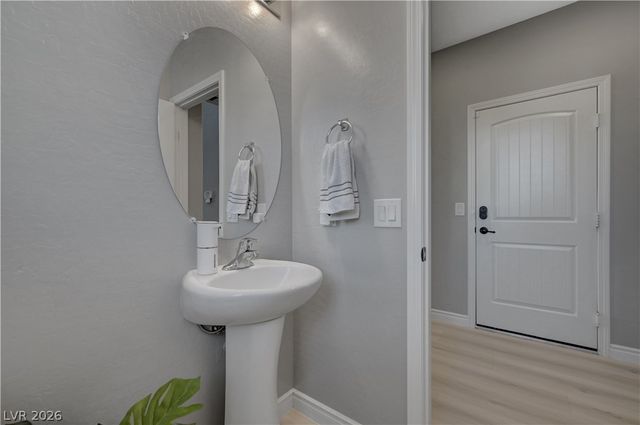 5822 West Amber Mesa Street, Las Vegas, NV 89148