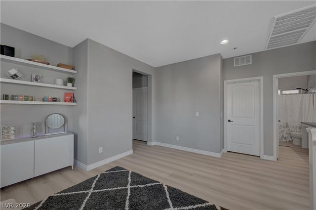 5822 West Amber Mesa Street, Las Vegas, NV 89148