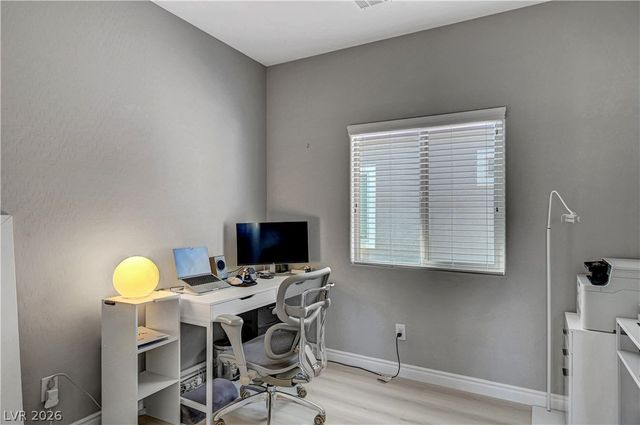 5822 West Amber Mesa Street, Las Vegas, NV 89148