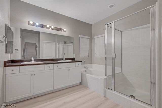 5822 West Amber Mesa Street, Las Vegas, NV 89148