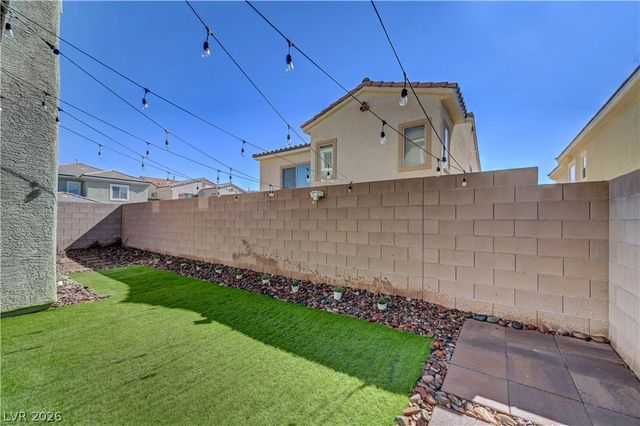 5822 West Amber Mesa Street, Las Vegas, NV 89148