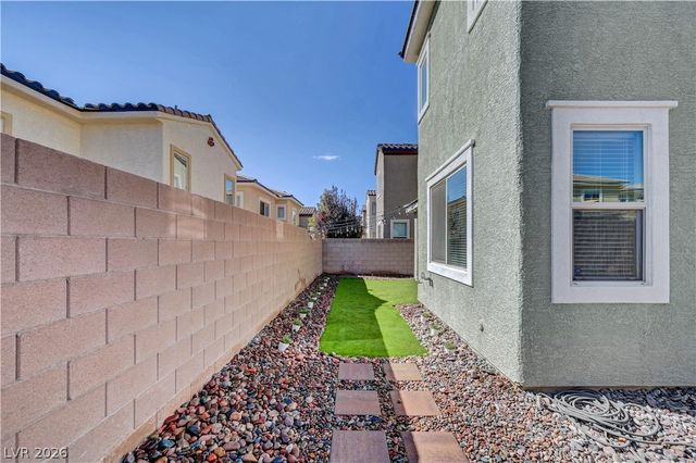 5822 West Amber Mesa Street, Las Vegas, NV 89148