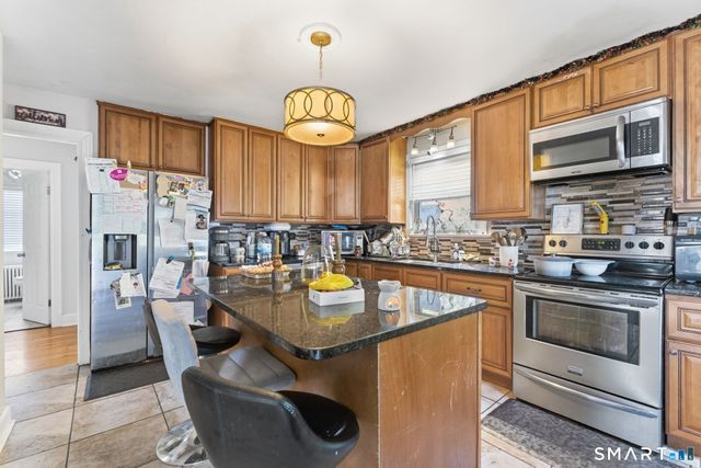 59 Raymond Street, New London, CT 06320