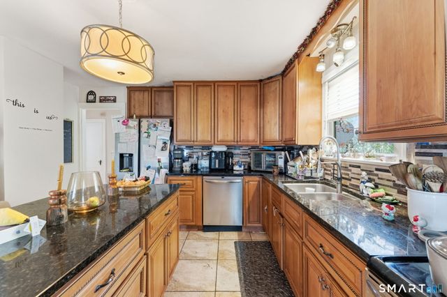 59 Raymond Street, New London, CT 06320