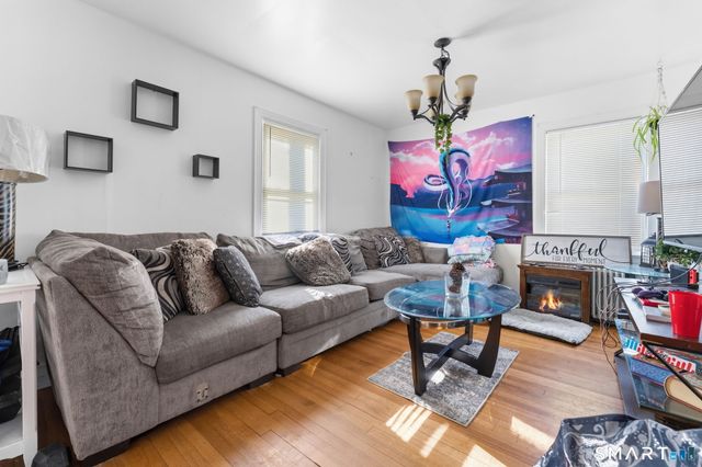 59 Raymond Street, New London, CT 06320