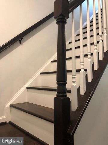 2927 MAINSTONE DR, Fairfax, VA 22031