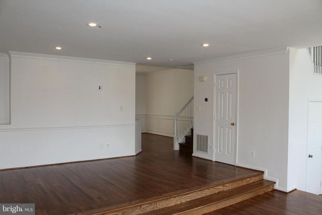 2927 MAINSTONE DR, Fairfax, VA 22031