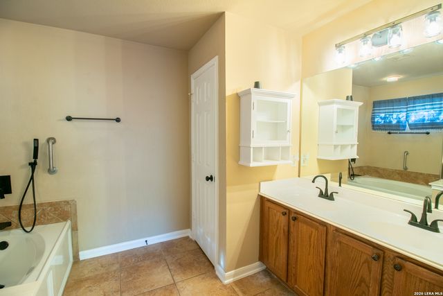 1210 Mineral Hls, San Antonio, TX 78260
