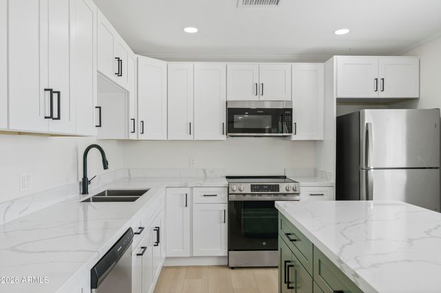 9845 N 15TH Avenue, Phoenix, AZ 85021