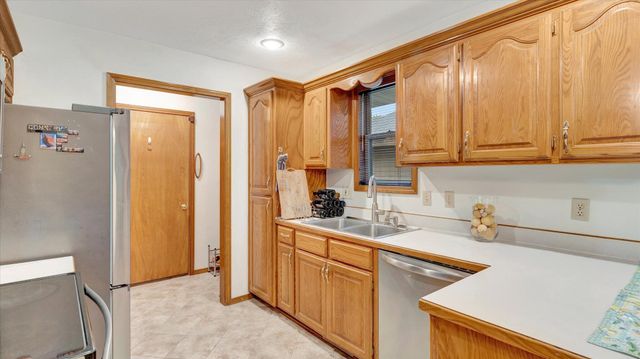 3233 West Primrose Street, Springfield, MO 65807