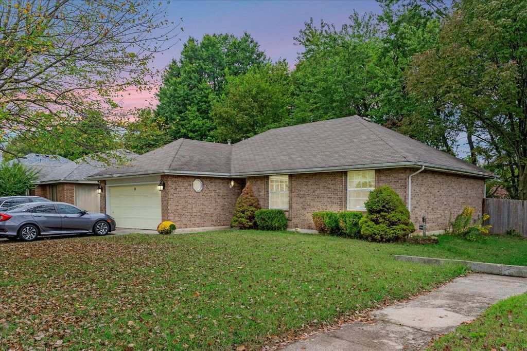 3233 West Primrose Street, Springfield, MO 65807