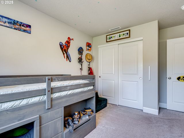 325 E 7TH St, La Center, WA 98629