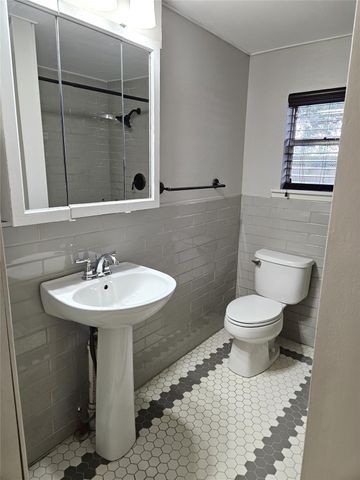 109 Sunnyview Avenue, Friendswood, TX 77546