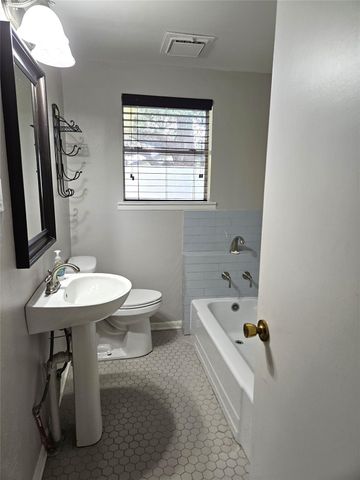 109 Sunnyview Avenue, Friendswood, TX 77546