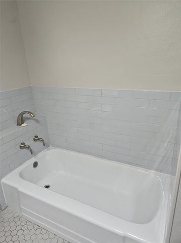 109 Sunnyview Avenue, Friendswood, TX 77546
