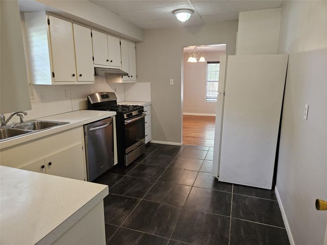 109 Sunnyview Avenue, Friendswood, TX 77546