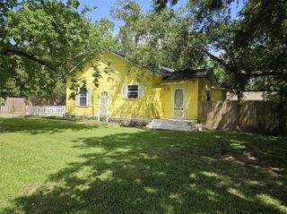 109 Sunnyview Avenue, Friendswood, TX 77546