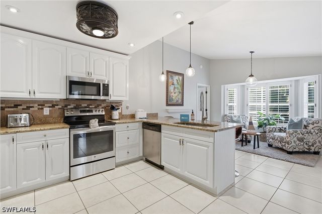 2548 River Reach DR, Naples, FL 34104