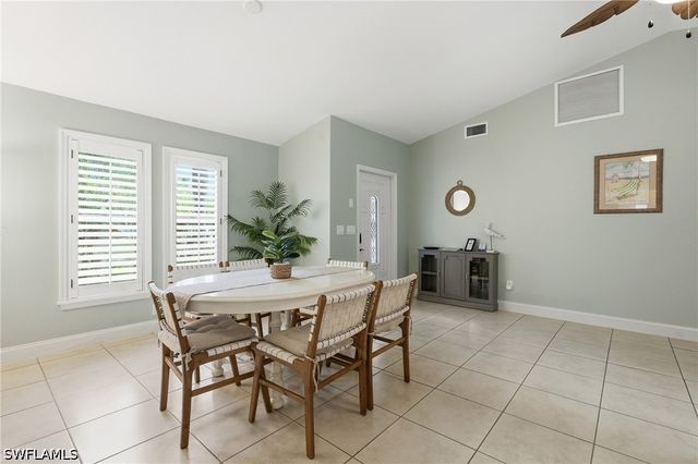 2548 River Reach DR, Naples, FL 34104
