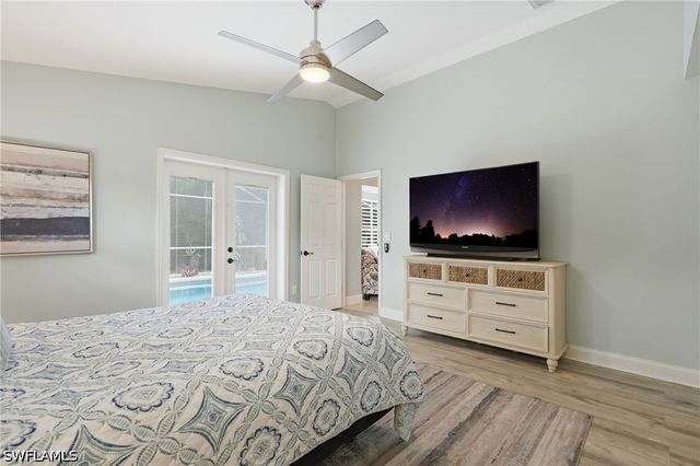 2548 River Reach DR, Naples, FL 34104
