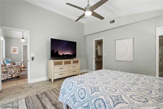 2548 River Reach DR, Naples, FL 34104