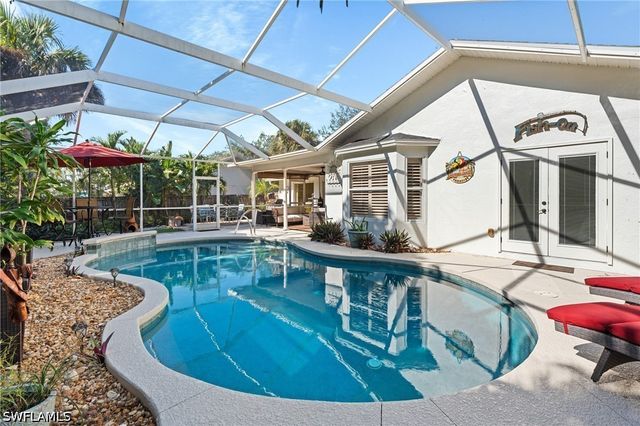 2548 River Reach DR, Naples, FL 34104