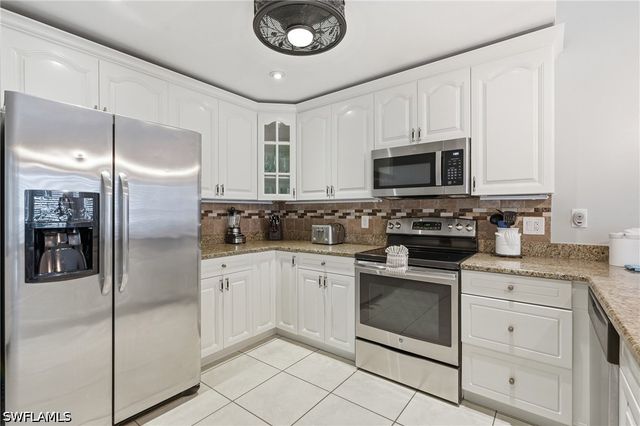 2548 River Reach DR, Naples, FL 34104