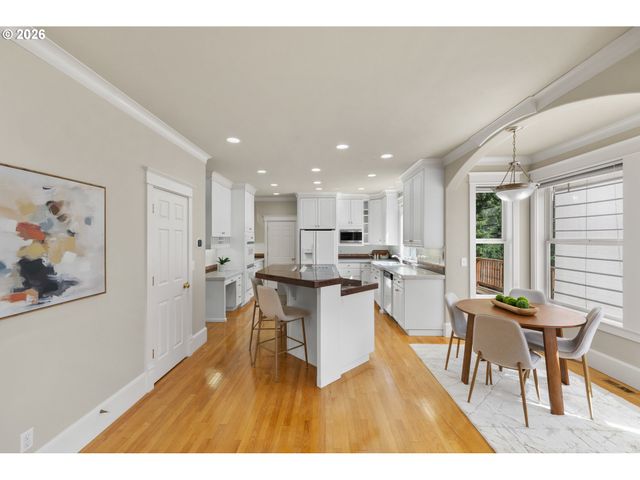 8902 Nw BENSON St, Portland, OR 97229