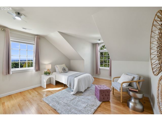 8902 Nw BENSON St, Portland, OR 97229