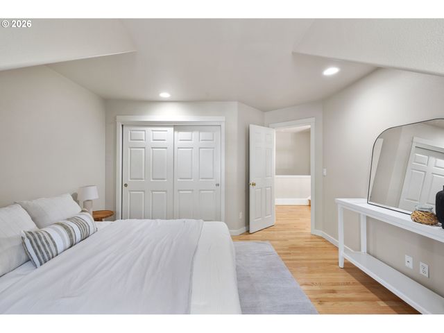 8902 Nw BENSON St, Portland, OR 97229