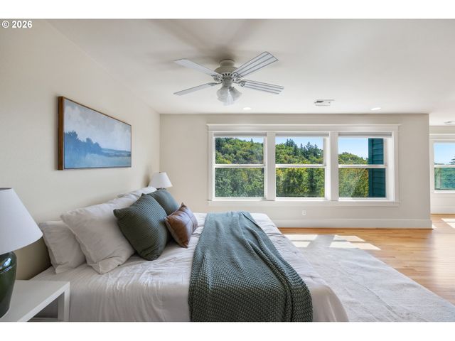 8902 Nw BENSON St, Portland, OR 97229