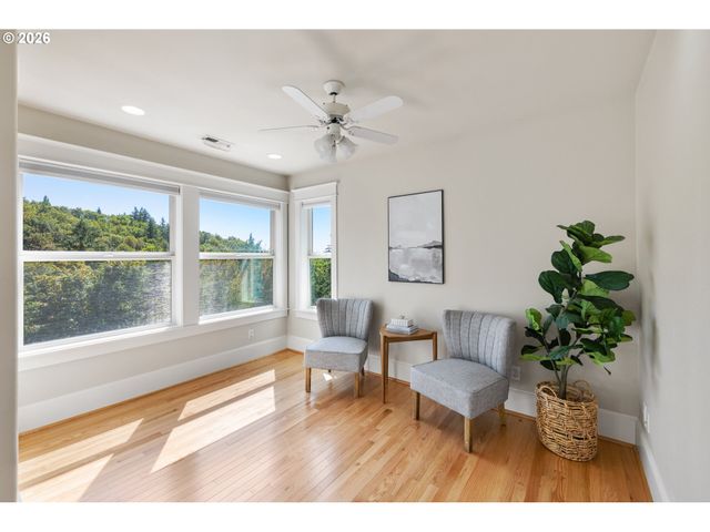 8902 Nw BENSON St, Portland, OR 97229