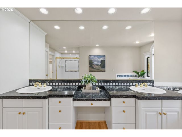 8902 Nw BENSON St, Portland, OR 97229