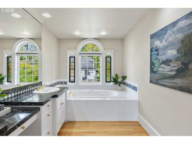 8902 Nw BENSON St, Portland, OR 97229