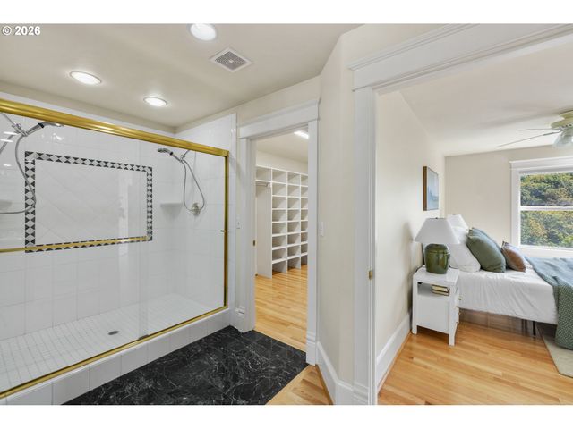 8902 Nw BENSON St, Portland, OR 97229