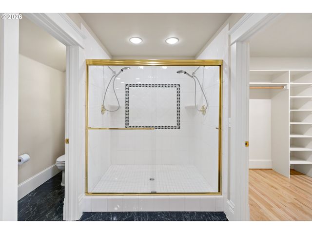 8902 Nw BENSON St, Portland, OR 97229