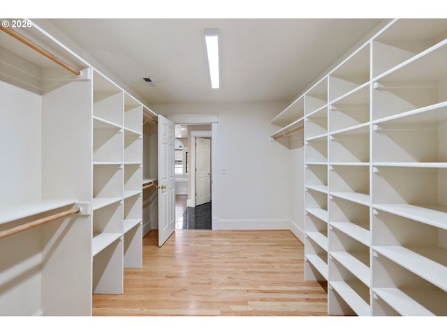 8902 Nw BENSON St, Portland, OR 97229