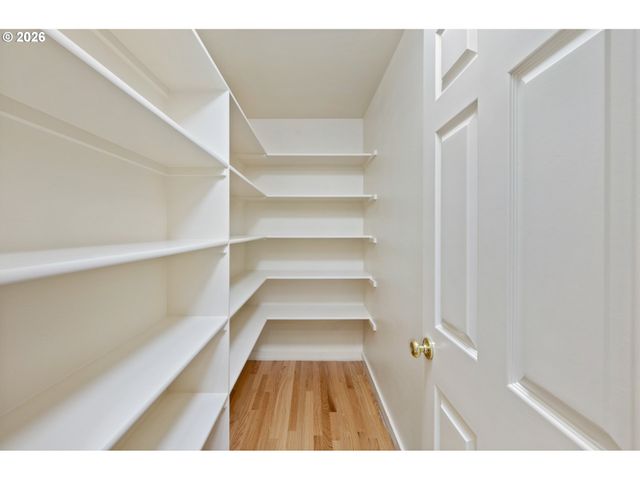 8902 Nw BENSON St, Portland, OR 97229