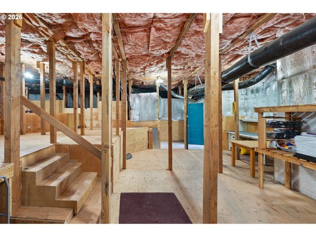8902 Nw BENSON St, Portland, OR 97229