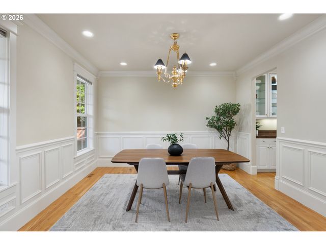 8902 Nw BENSON St, Portland, OR 97229