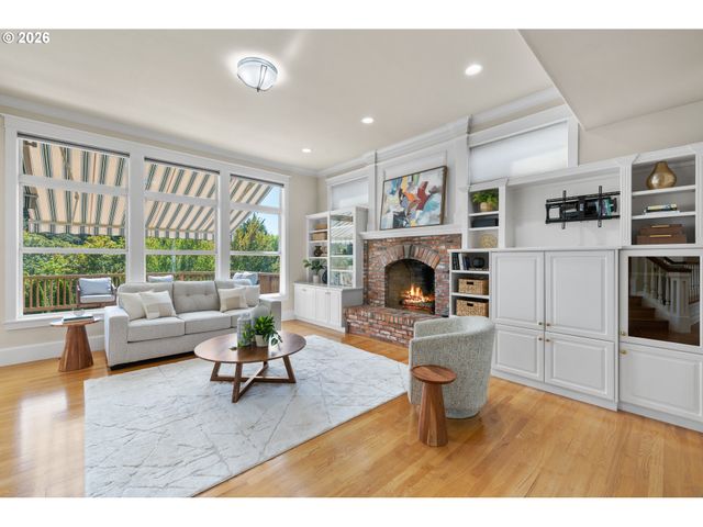 8902 Nw BENSON St, Portland, OR 97229