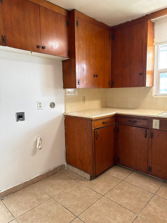 Image 8 of property listing at 1308 Monterey Avenue, Chowchilla, CA 93610